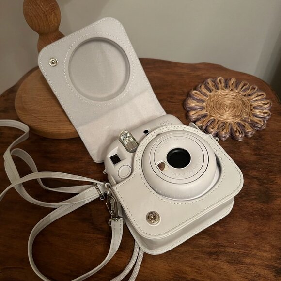 Fujifilm Instax Mini 12 Instant Polaroid Camera White- with carrying case - Picture 3 of 4